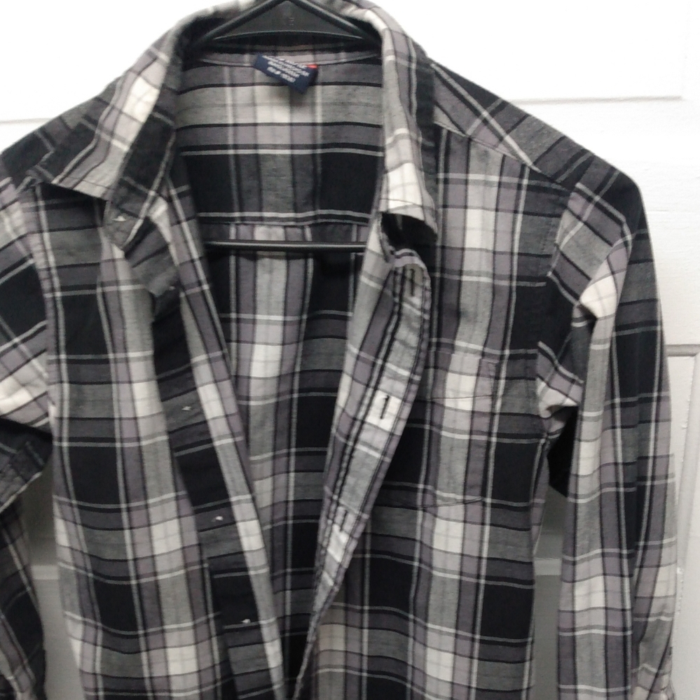 Wrangler long sleeve button down shirt